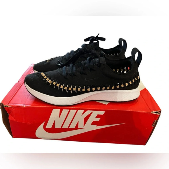 NIB Nike Women’s Dualtone Racer Running Low Top Black/White Shoes in size 7.5 - Picture 5 of 10